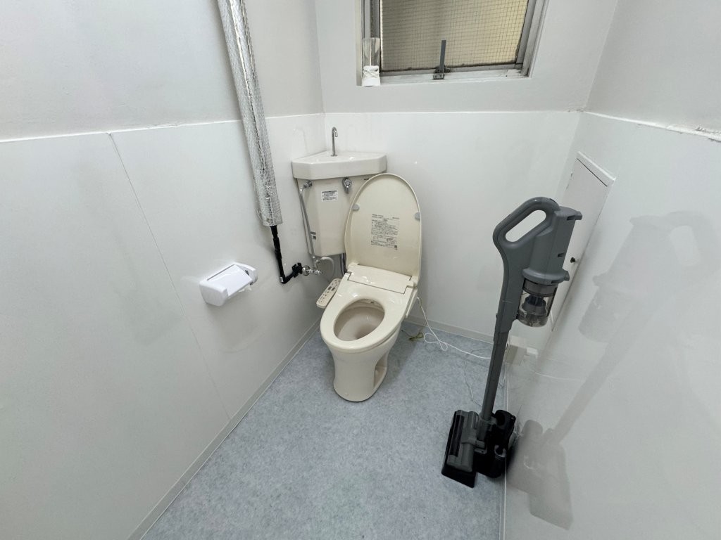 洋式トイレ施工後の様子|段差解消とウォシュレット付きトイレに改修(東京都台東区)