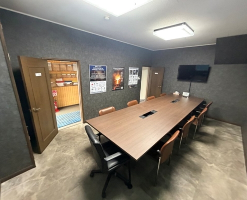 古河市 会議室リフォーム後 内装が整い落ち着いた印象の空間