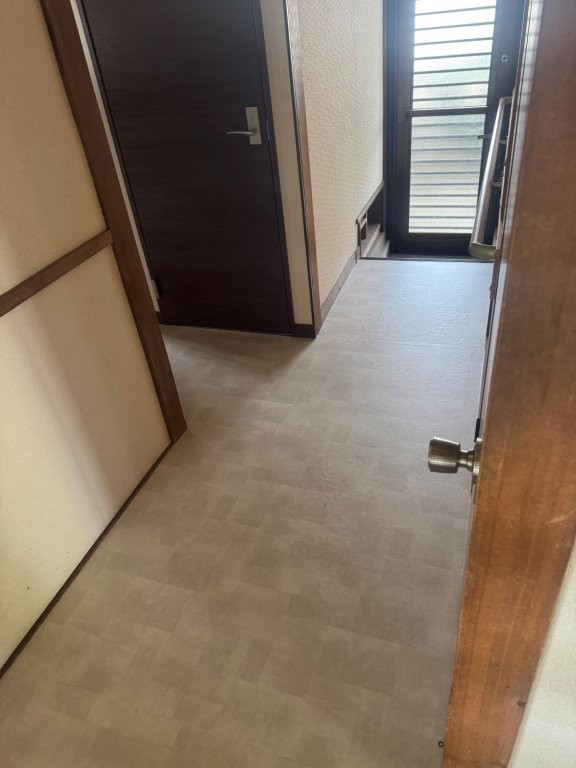 古河市 廊下クッションフロア施工後 統一感のある床仕上がり