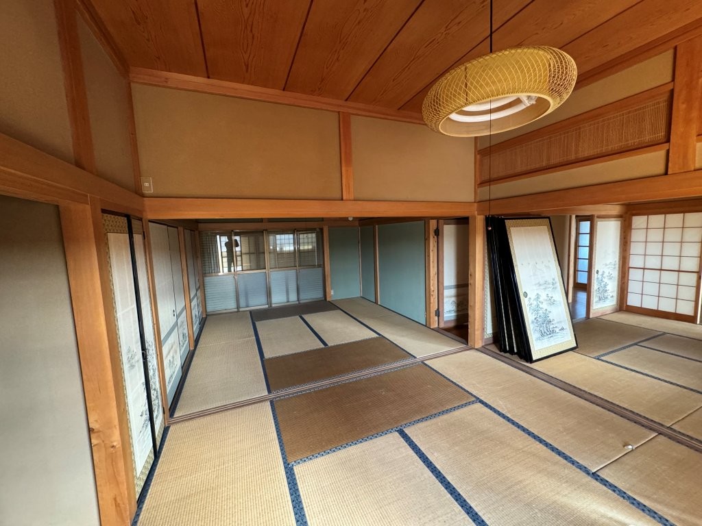 幸手市 戸建て住宅 間取り変更リフォーム前 畳敷きの和室続き間と襖障子が残る状態