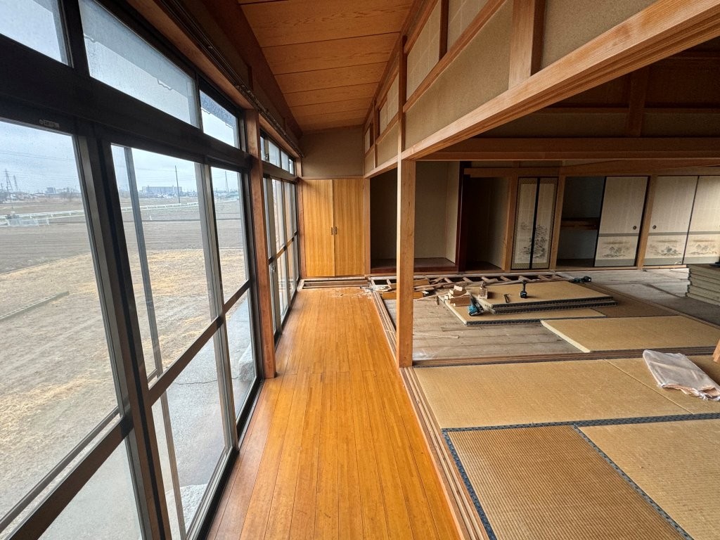 幸手市 和室リノベーション前 縁側と大開口サッシがある昔ながらの戸建て住宅